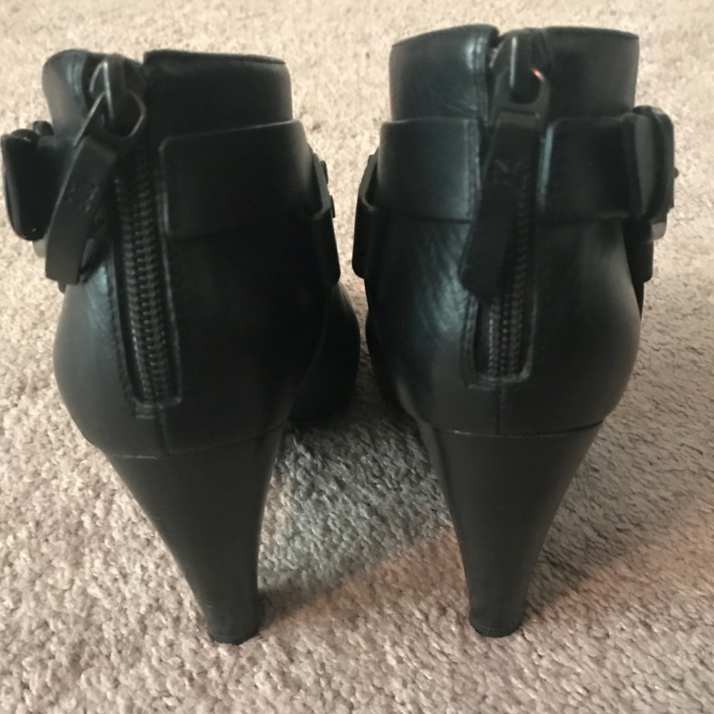 VC Signature Nikoletta‎ Booties - Picture 3 of 6